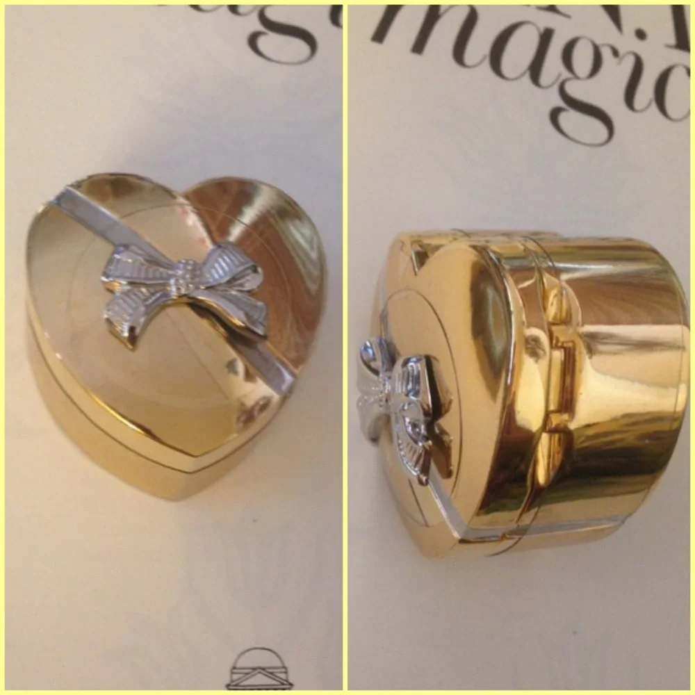🕰️ UNIQUE OFFICE DESKTOP GOLD PLATED HEART SHAPE QUARTZ CLOCK. NEW